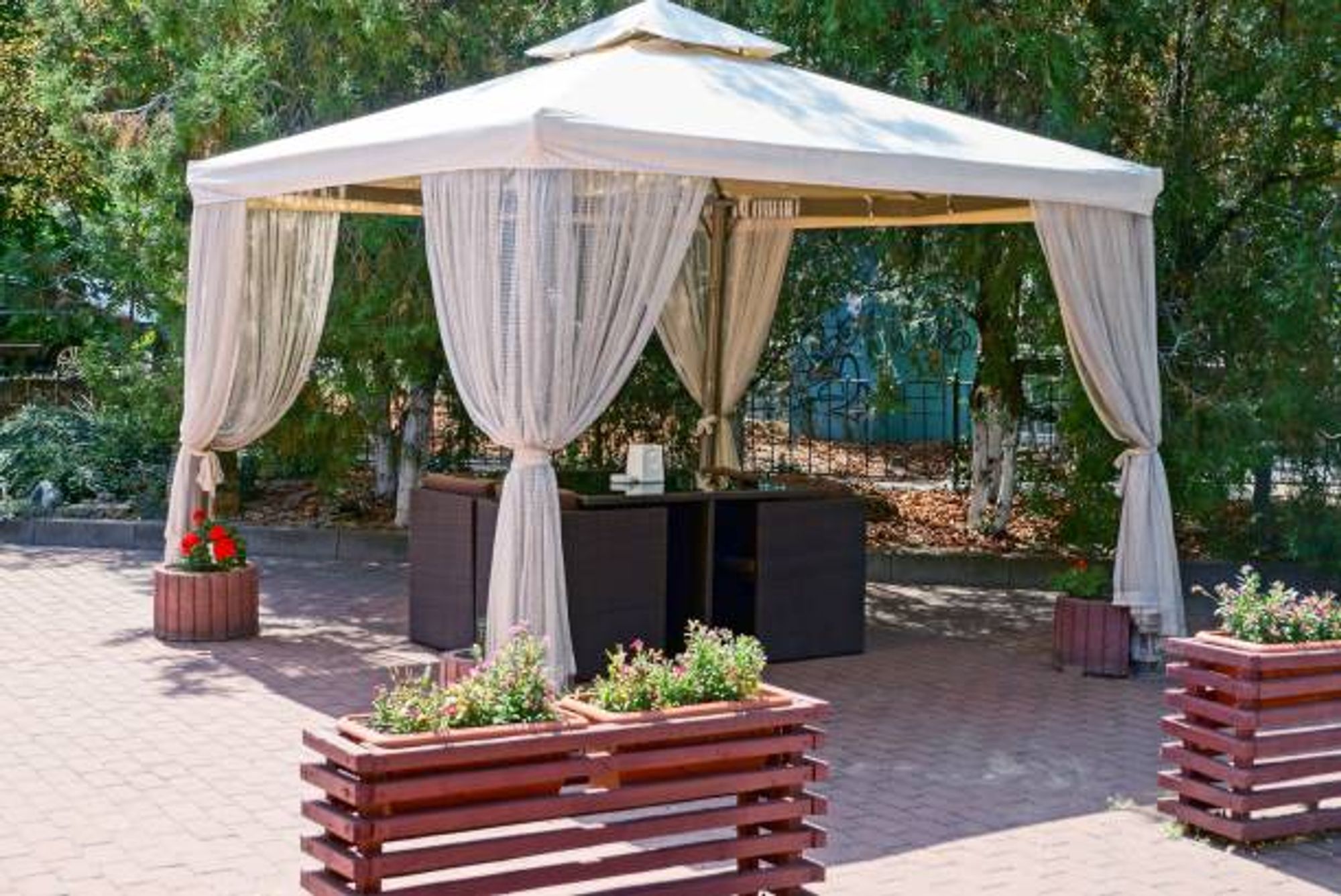 Pergola with Canopy A Comprehensive Buying Guide